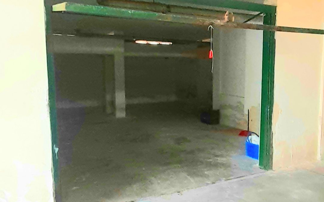 Garage – Box via Umberto Giordano 21, Centro, Vieste