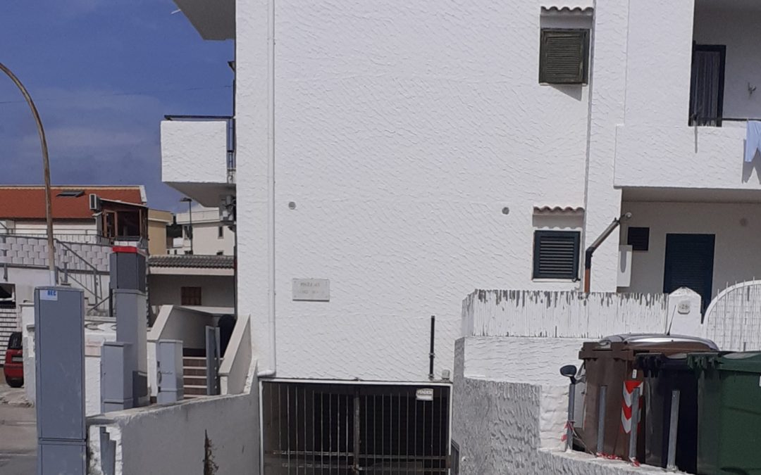 COMODO GARAGE IN ZONA CENTRALE.